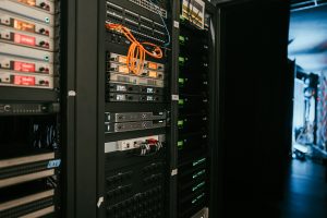 ein-server-rack-in-einem-serverraum